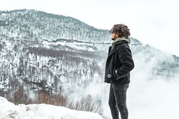 Adopter un look tendance avec une polaire cet hiver