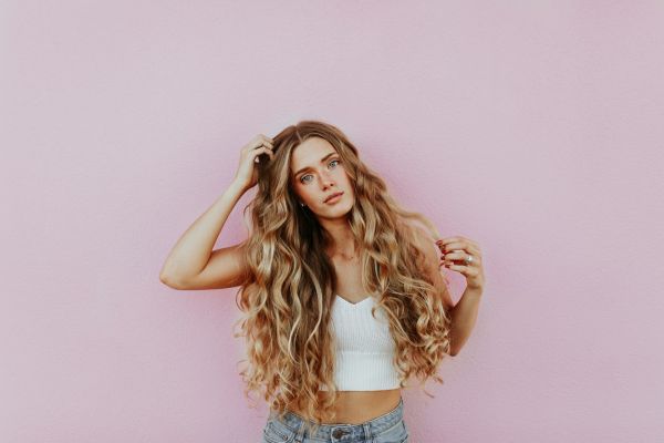 Astuces de coiffure : des méthodes simples si vous avez des cheveux longs