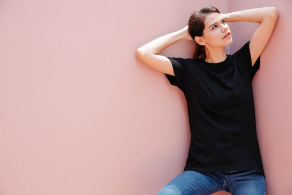 Automne : astuces pour bien porter ses t-shirts unis