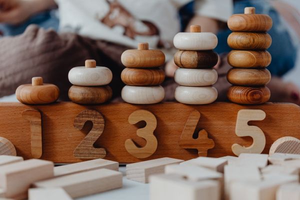 Découvrez ces quelques idées de cadeaux montessori