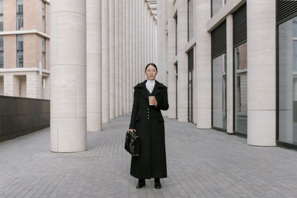 Les manteaux longs gothiques pour femmes : un symbole de féminité rebelle ?