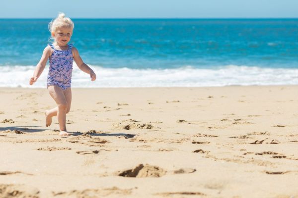 Maillot de bain anti-UV pour bébé : comment bien choisir ?