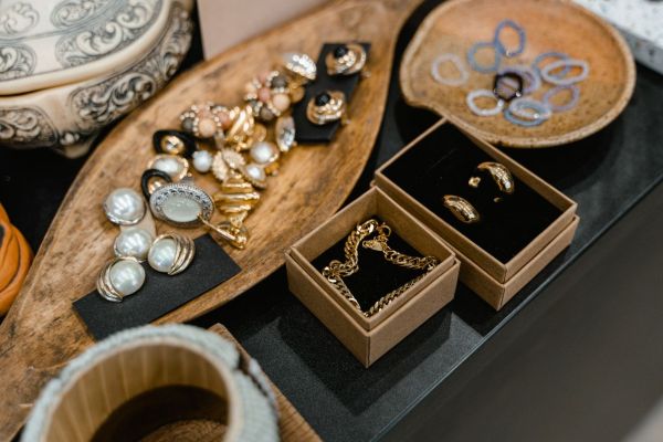 Quelles sont les tendances actuelles en matière de bijoux pour femme ?
