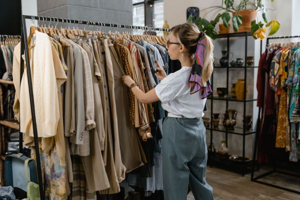 Quels sont les avantages d’acheter des vêtements de seconde main ?