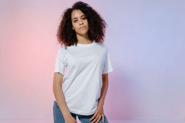 Quels sont les avantages de la polyvalence des T-shirts Burnout ?